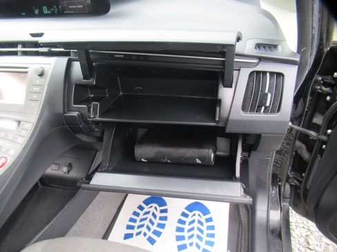 Used 2014 Toyota Prius Two image 31