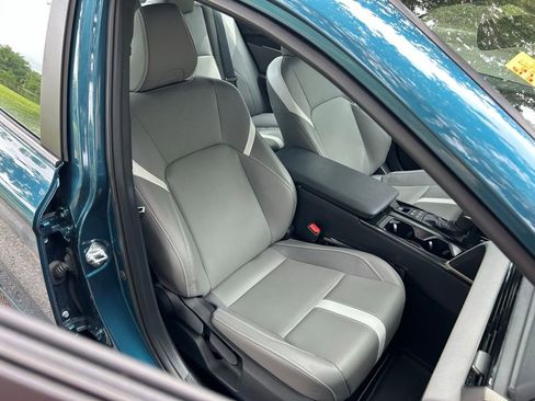 Used 2025 Toyota Camry SE w/ Convenience Package FWD image 15