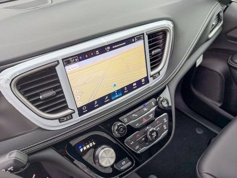 New 2026 Chrysler Pacifica Select image 19