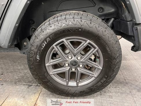 Used 2025 Jeep Wrangler Unlimited Sport AWD/4WD image 24