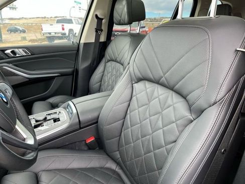 Used 2025 BMW X7 xDrive40i image 13