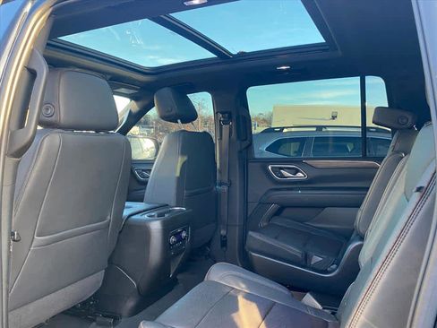 Used 2022 Chevrolet Suburban High Country image 24