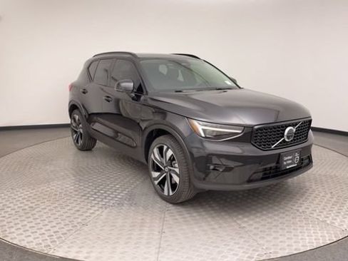 Used 2024 Volvo XC40 B5 Plus w/ Protection Package Premier AWD/4WD image 8