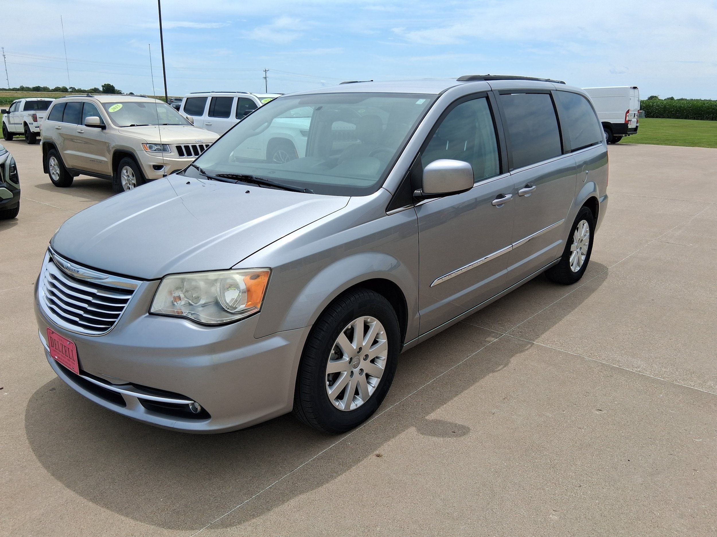 Used 2013 Chrysler Town & Country Touring FWD image 4