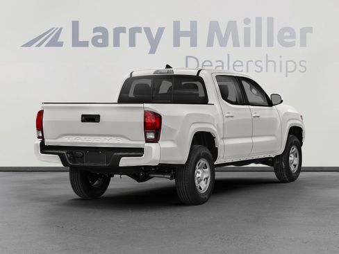 Used 2019 Toyota Tacoma SR image 2