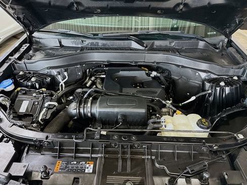 Used 2020 Ford Explorer XLT w/ Equipment Group 202A AWD/4WD image 29