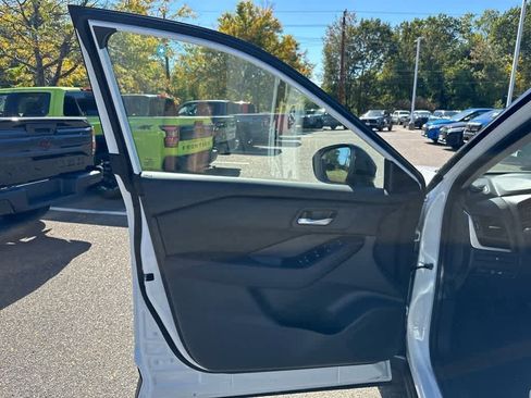 New 2026 Nissan Rogue SV image 9