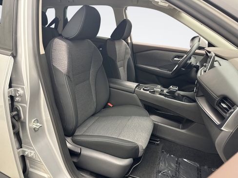 Used 2023 Nissan Rogue SV AWD/4WD image 16