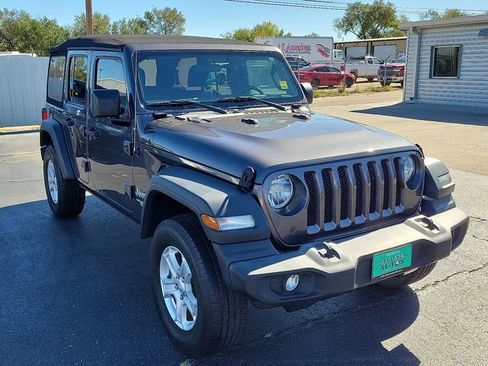 Used 2018 Jeep Wrangler Unlimited Sport S image 8