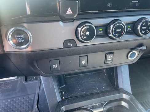 Used 2017 Toyota Tacoma TRD Sport w/ Tow Package RWD image 41