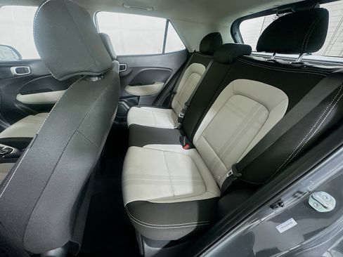 Used 2025 Hyundai Venue SEL FWD image 26