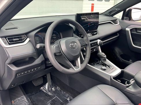 Used 2025 Toyota RAV4 XSE image 18
