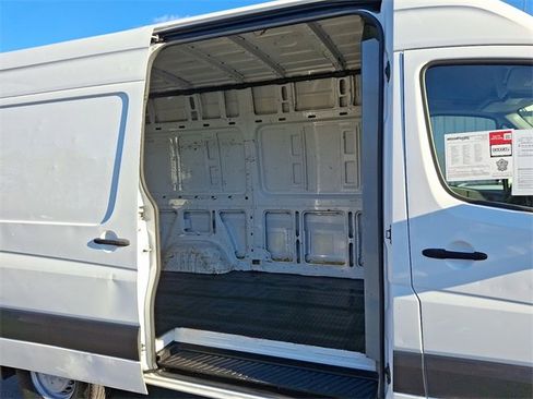 Used 2014 Freightliner Sprinter 2500 image 26