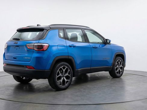 Used 2025 Jeep Compass Limited AWD/4WD image 9