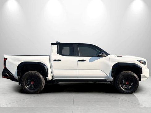 Used 2024 Toyota Tacoma TRD Pro AWD/4WD image 8