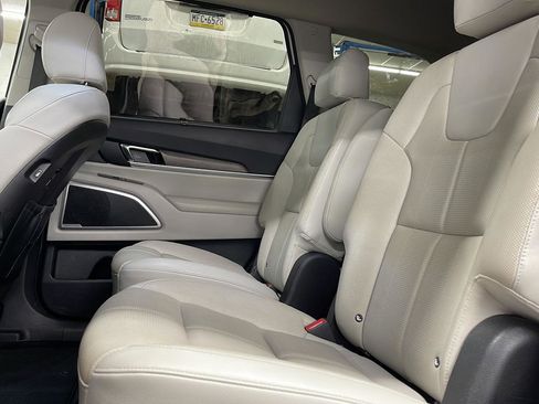 Used 2022 Kia Telluride EX w/ EX Premium Package image 9