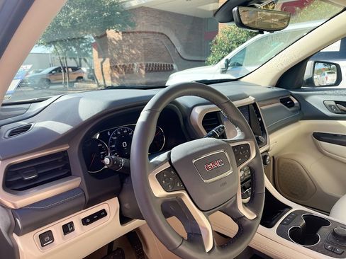 Used 2023 GMC Acadia Denali w/ Denali Ultimate Package AWD/4WD image 9