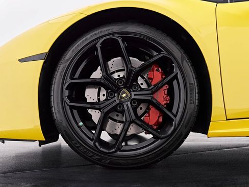 Used 2017 Lamborghini Huracan LP 580-2 RWD image 3