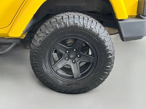 Used 2015 Jeep Wrangler Unlimited Sahara w/ Dual Top Group AWD/4WD image 33