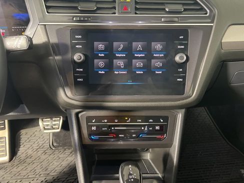 Used 2023 Volkswagen Tiguan SE R-Line image 21