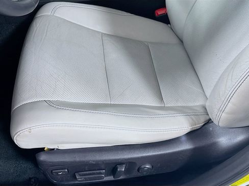 Used 2013 Toyota Avalon Limited image 23