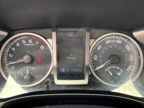 Used 2020 Toyota Tacoma SR5 w/ SR5 Appearance Package (SM) image 25