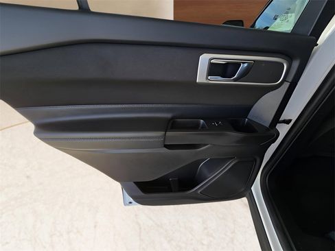 Used 2020 Ford Explorer XLT image 55