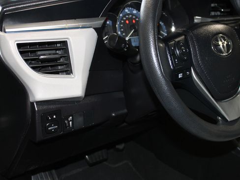 Used 2016 Toyota Corolla LE FWD image 18