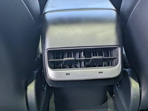 Used 2022 Tesla Model Y Performance AWD/4WD image 18