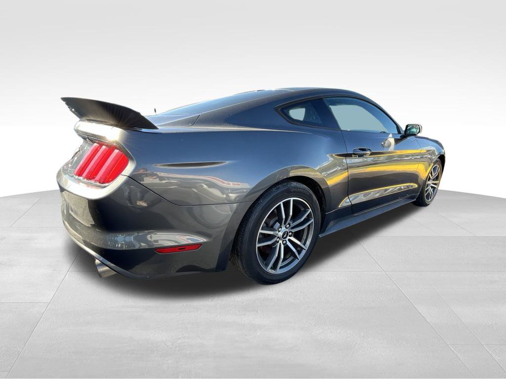 Used 2017 Ford Mustang Coupe RWD image 4