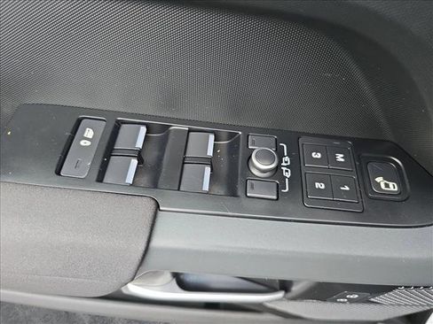 Used 2022 Land Rover Defender 110 X-Dynamic SE image 29