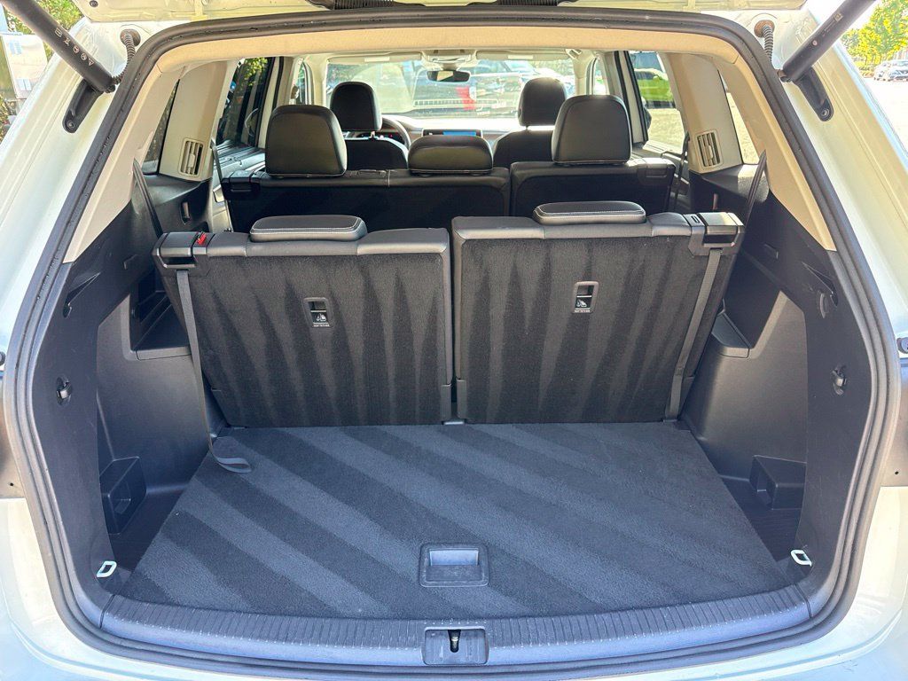 Used 2025 Volkswagen Atlas SE FWD image 34