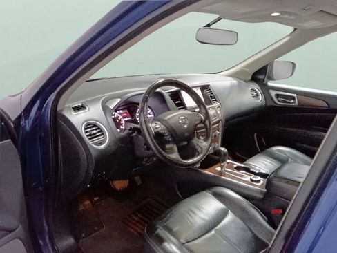 Used 2018 Nissan Pathfinder Platinum AWD/4WD image 11