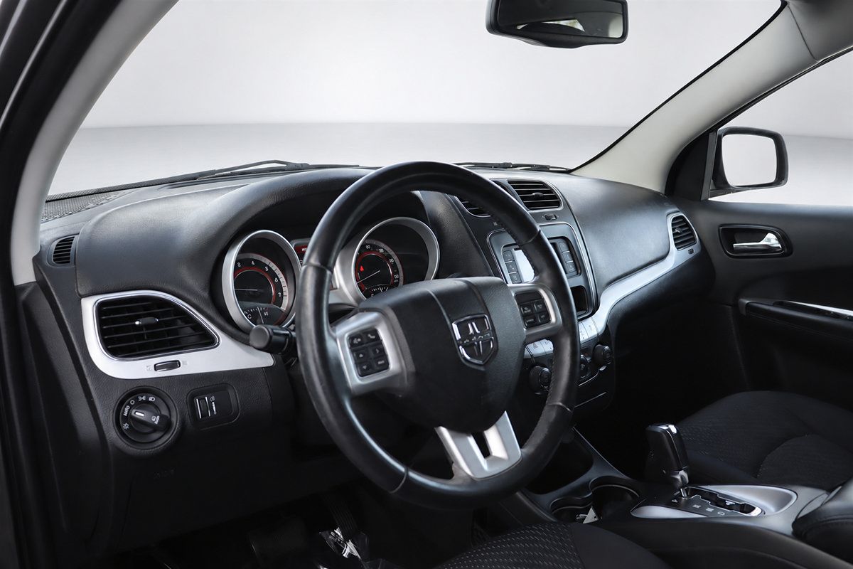 Used 2017 Dodge Journey SXT FWD image 28