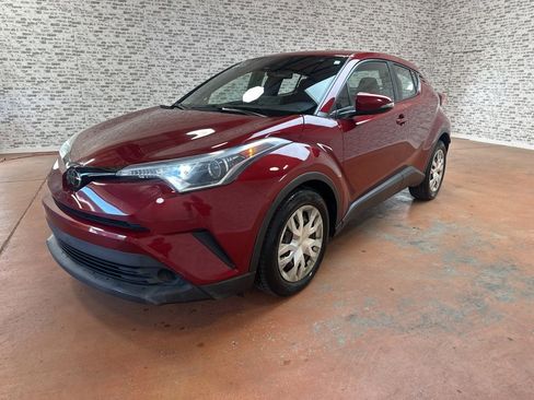 Used 2019 Toyota C-HR LE image 3