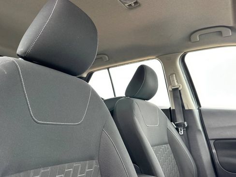 Used 2021 Nissan Kicks S FWD image 17