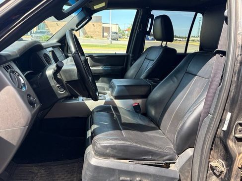 Used 2015 Ford Expedition XLT w/ Equipment Group 202A RWD image 2