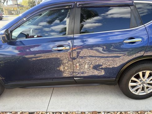 Used 2018 Nissan Rogue SV w/ Premium Package image 4