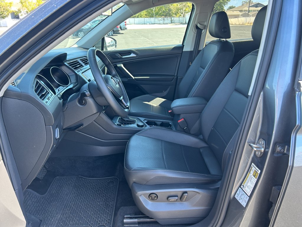Used 2020 Volkswagen Tiguan SE AWD/4WD image 25