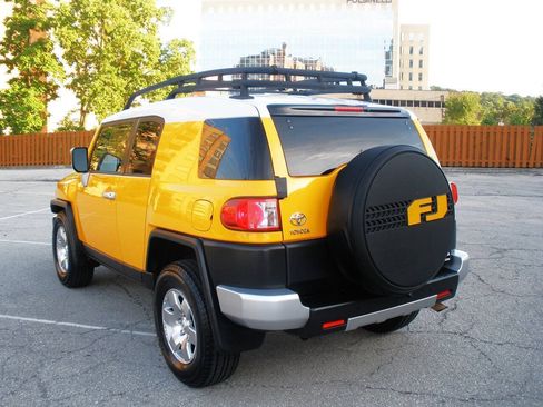 Used 2007 Toyota FJ Cruiser 2WD image 7
