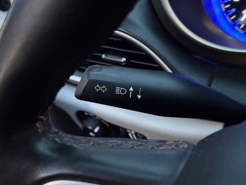 Used 2019 Chrysler Pacifica Touring-L image 19