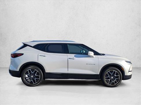 Used 2024 Chevrolet Blazer Premier w/ Driver Confidence II Package image 4