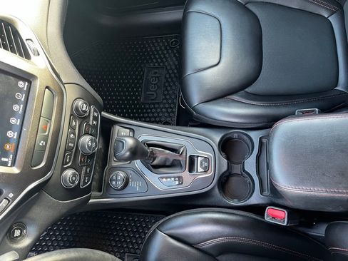 Used 2020 Jeep Cherokee Trailhawk w/ Cold Weather Group image 19