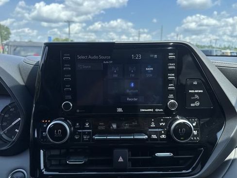 Used 2021 Toyota Highlander Limited AWD/4WD image 17