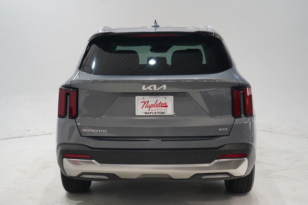 Used 2024 Kia Sorento S AWD/4WD image 7