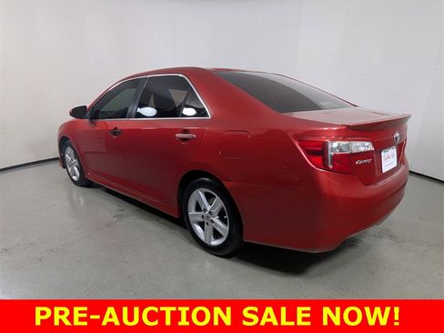 Used 2014 Toyota Camry L image 5