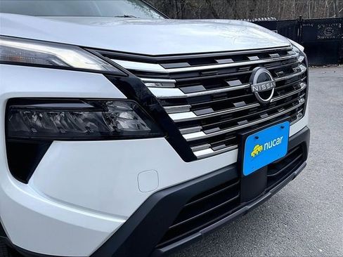 Used 2025 Nissan Rogue S AWD/4WD image 29