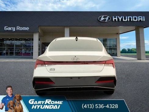 Used 2024 Hyundai Elantra SEL w/ Convenience Package FWD image 7