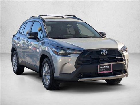 Used 2026 Toyota Corolla Cross LE image 3