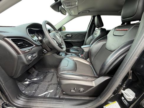 Used 2022 Jeep Cherokee Trailhawk AWD/4WD image 9